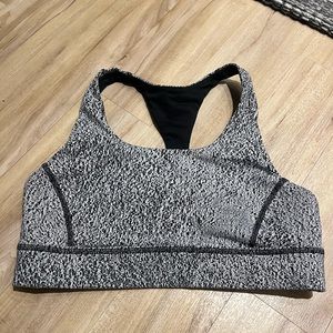 Black and white lululemon sports bra, Size 8